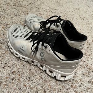 On Running Cloud X Shoes Sz 7.5